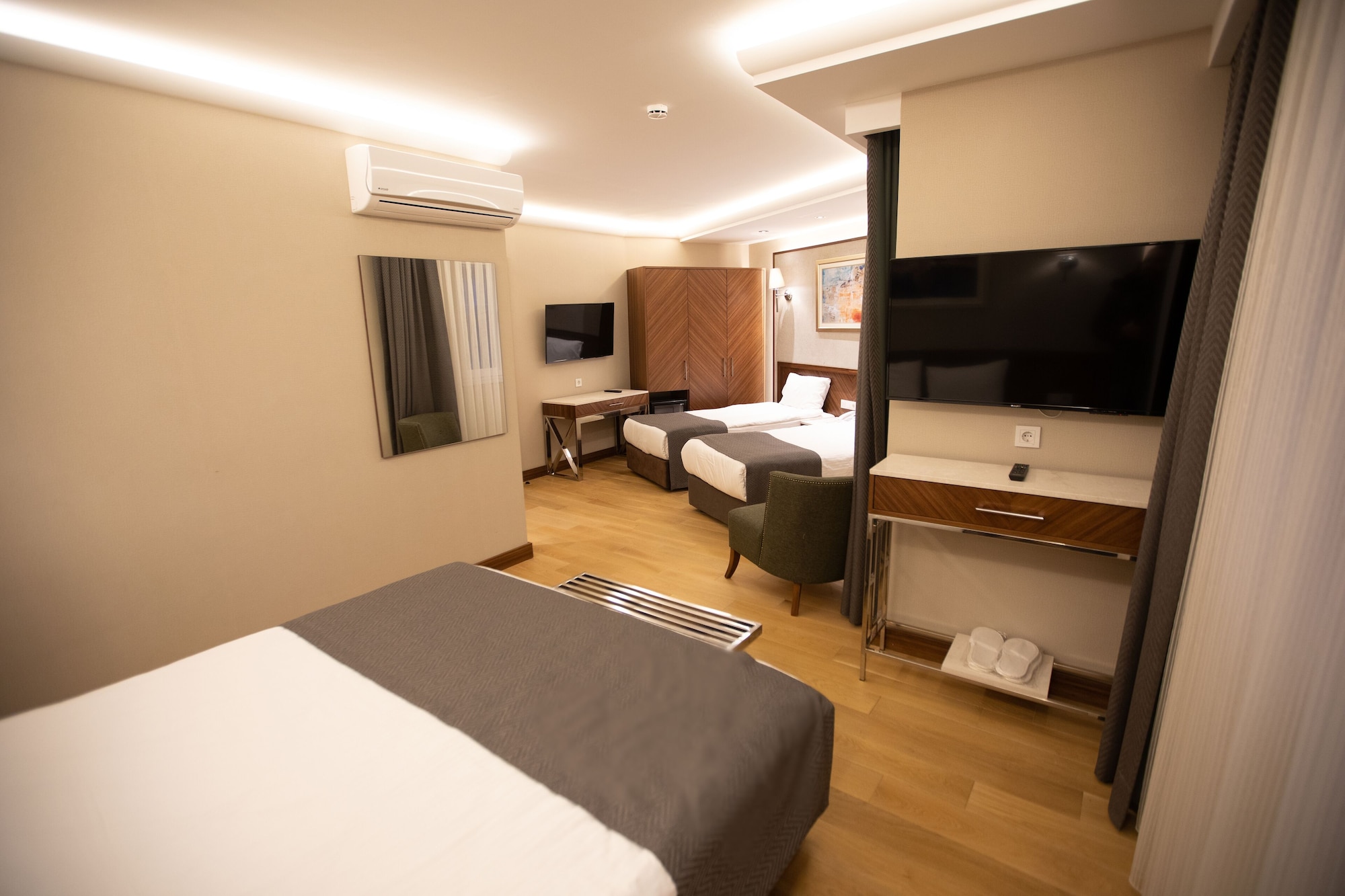 QUADRUPLE ROOM