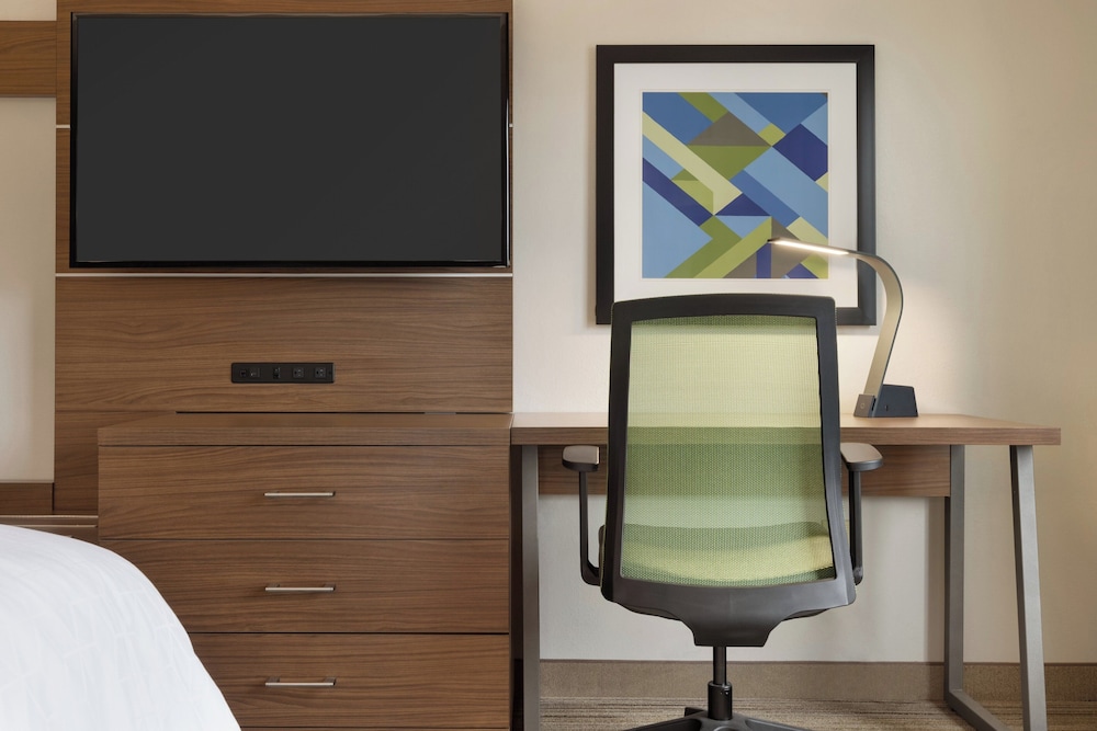 Holiday Inn Express Hotel Suites Opelika Auburn 39/71