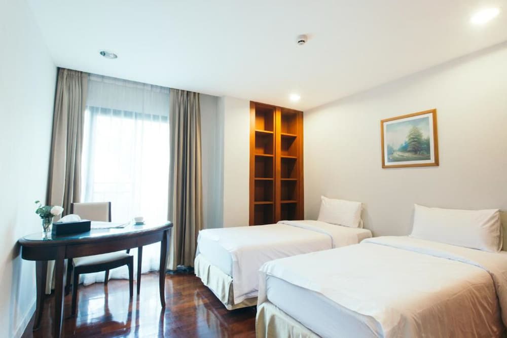 4 BEDROOMS, SUITE