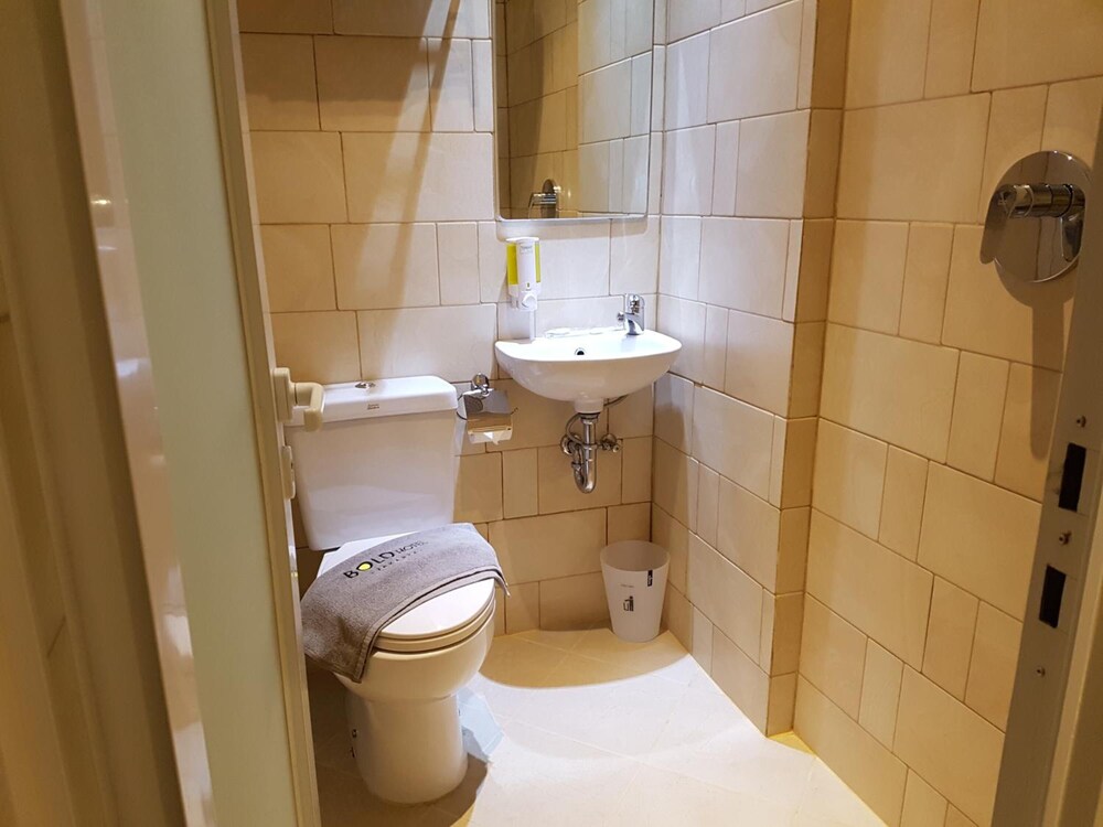 Bold Hotel Jakarta 41/43
