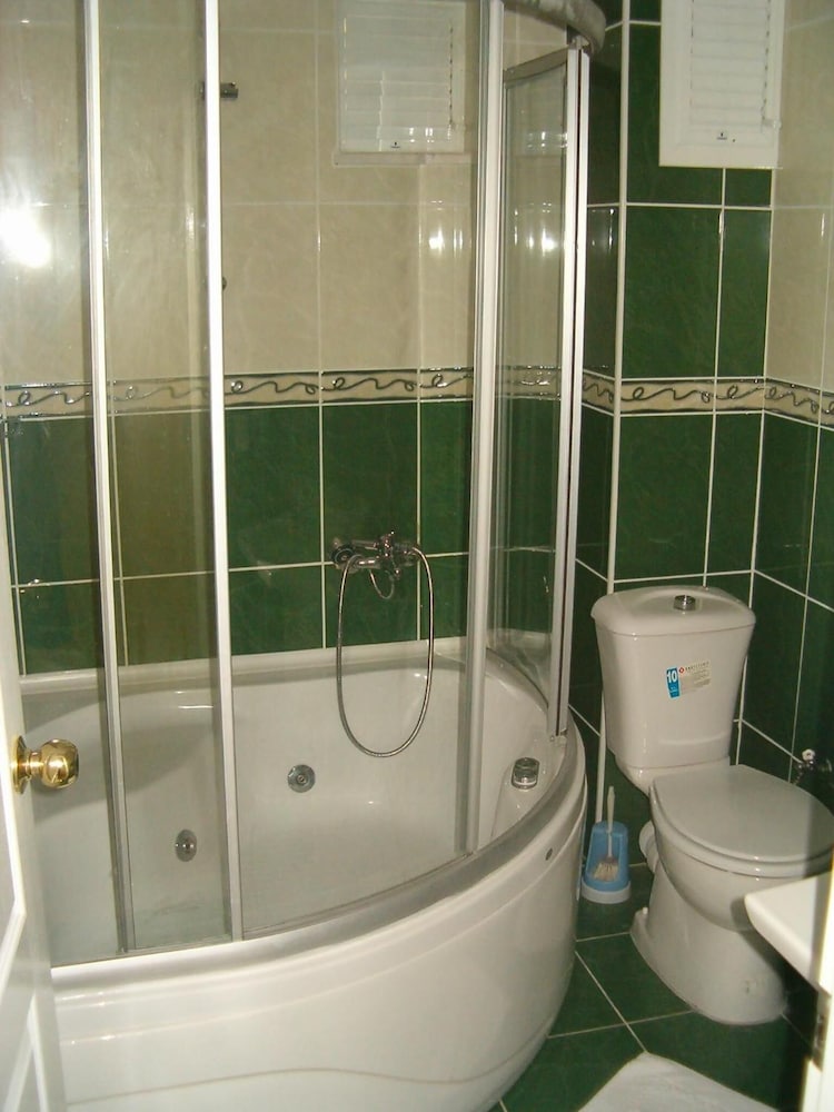 Mandal Inn Hotel 50/50
