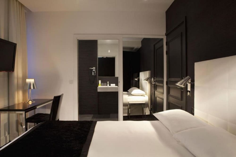 FIRST HOTEL PARIS TOUR EIFFEL 19/48