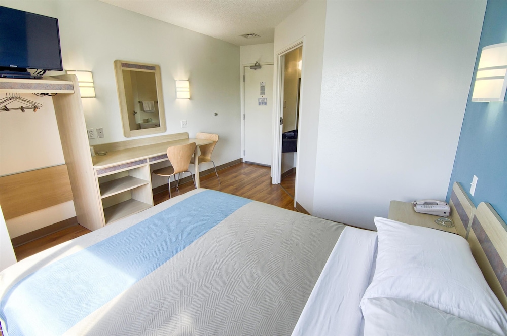 Motel6 Portsmouth, NH 33/61