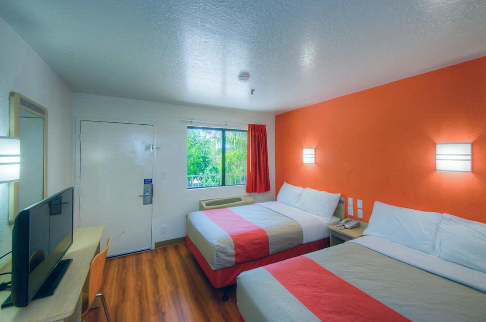 Motel6 Bradenton, FL 29/63