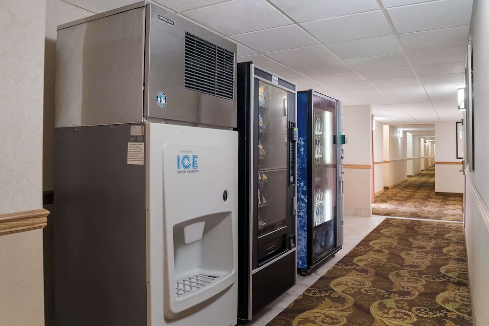 Quality Inn and Suites Saginaw, MI 4/47