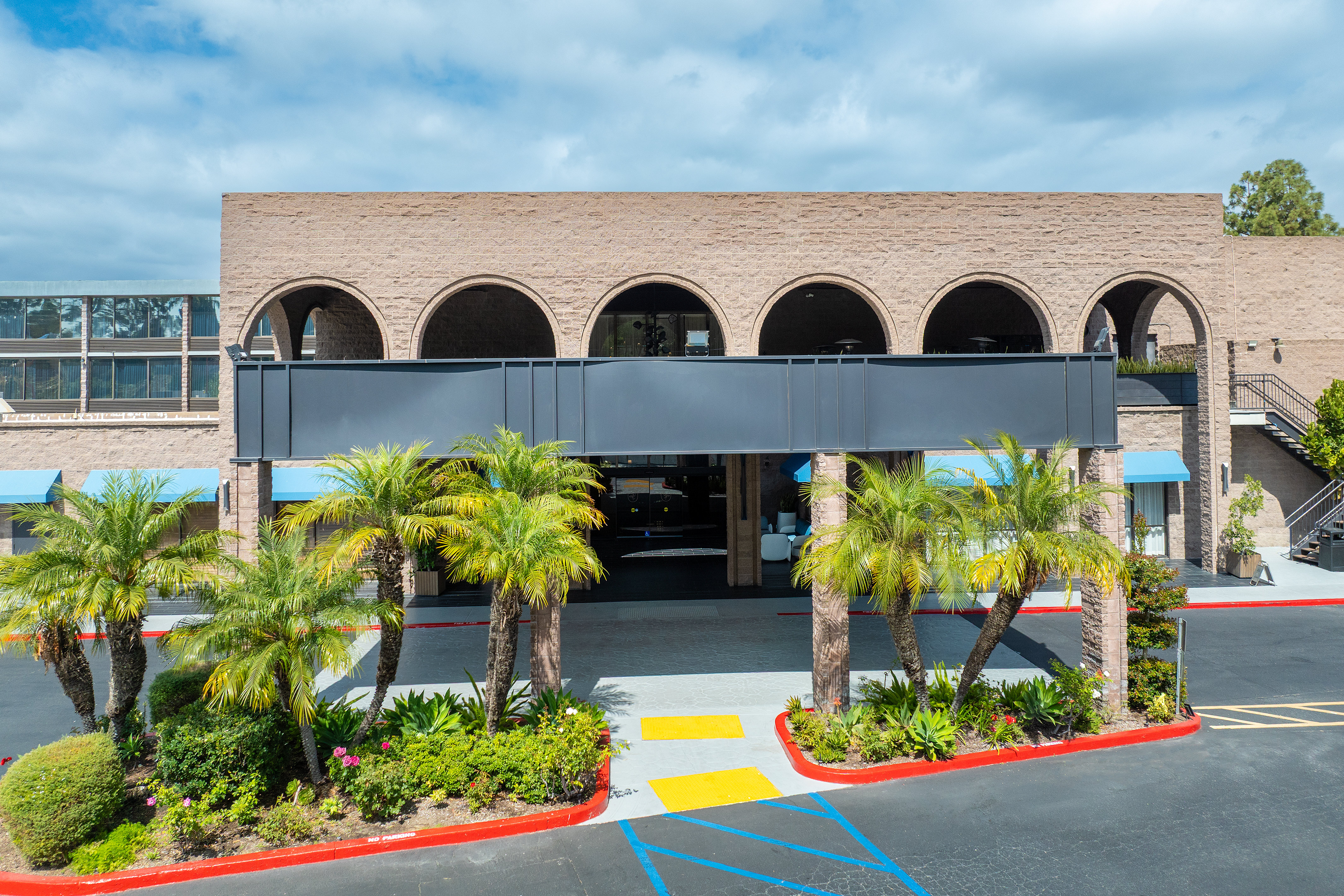 The Hills Hotel in LAGUNA HILLS - CA