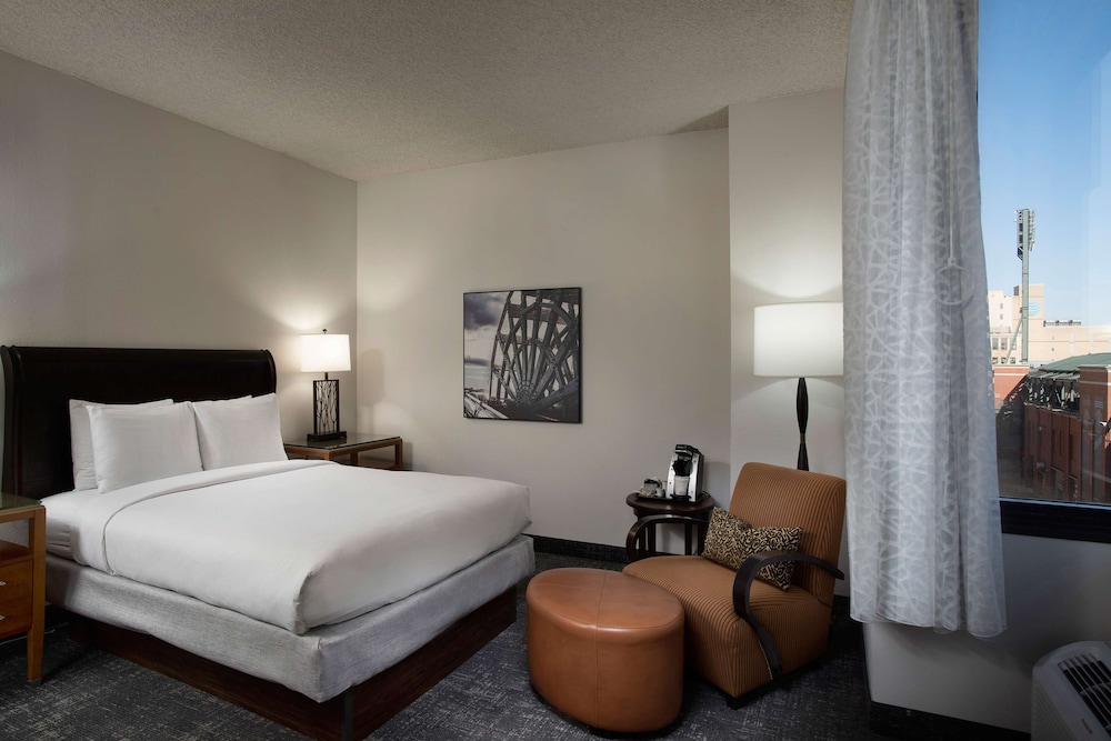 Doubletree By Hilton Hotel Memphis Downtown 8/53