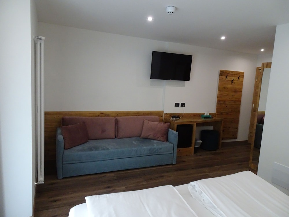 Hotel Monti Pallidi 31/37