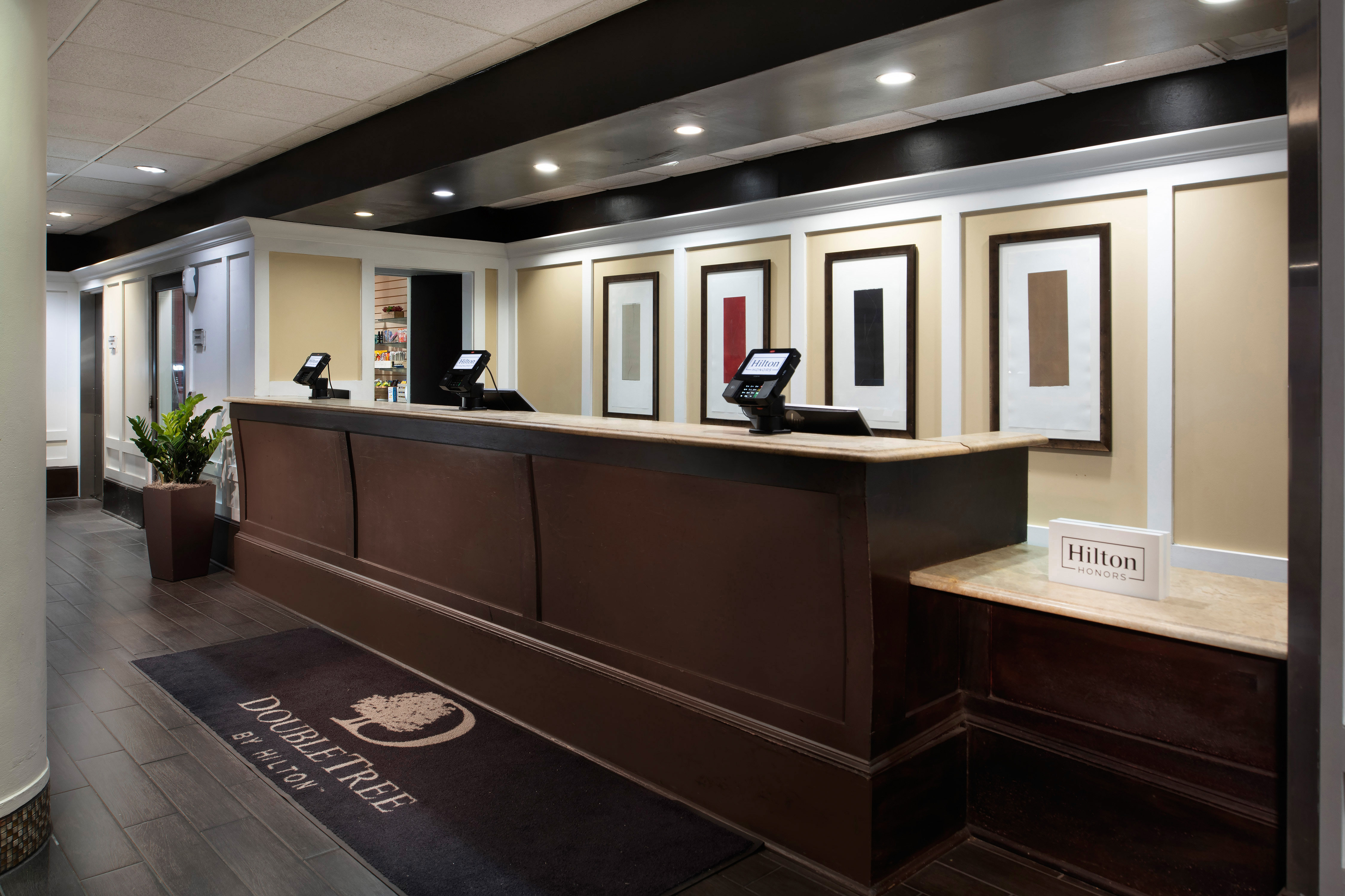 Doubletree By Hilton Hotel Memphis Downtown 4/53