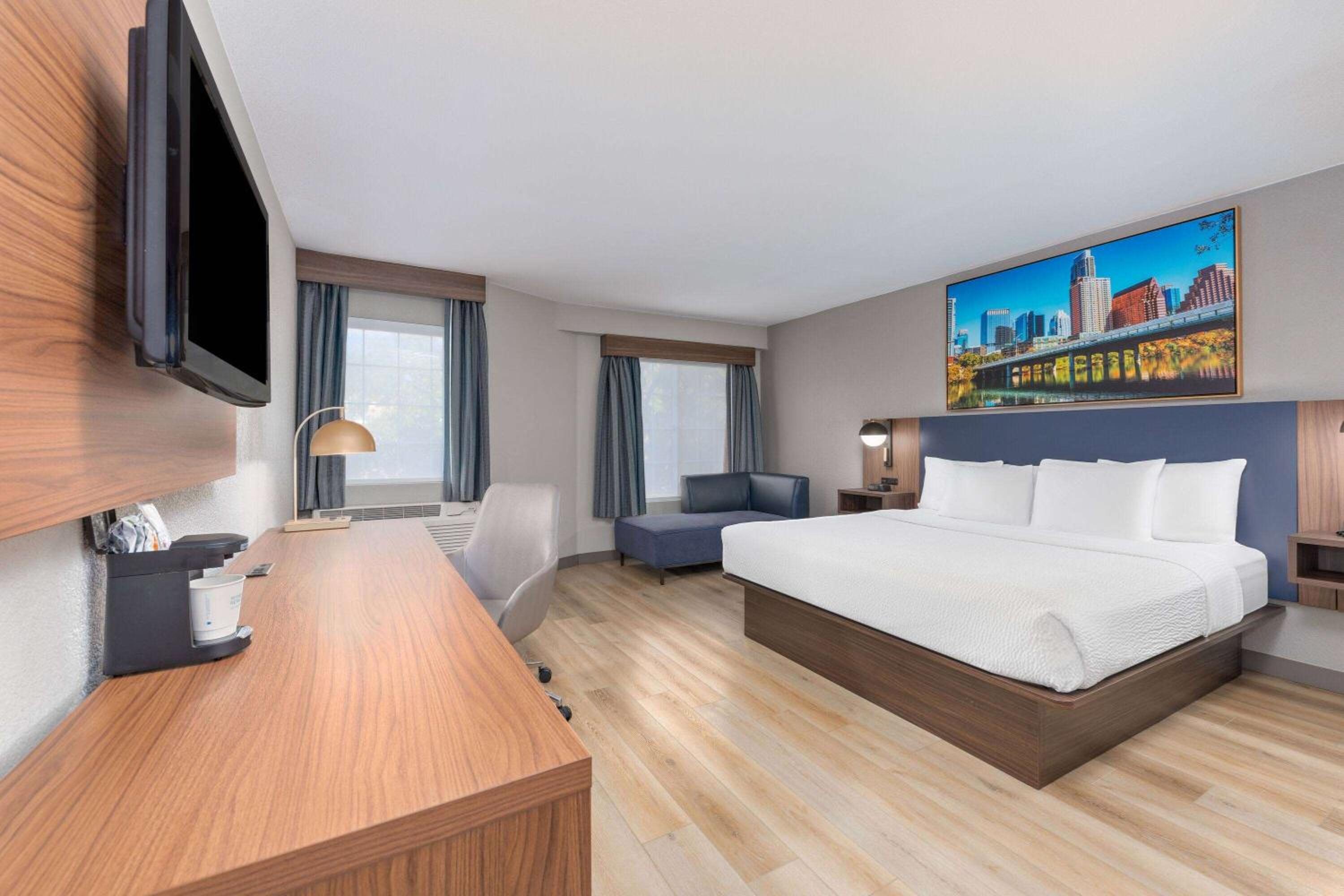 Deluxe, King Bed