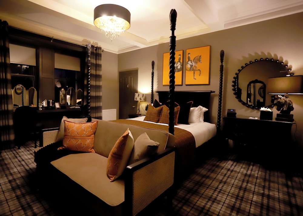 Abbotsford Hotel 27/50
