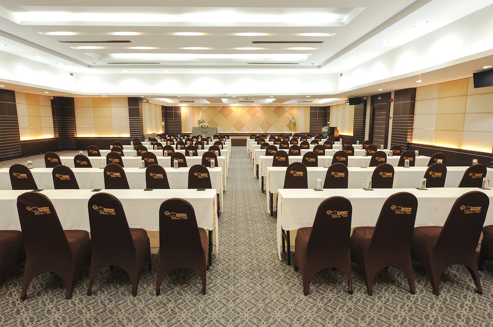 Holiday Garden Hotel And Resort 29/49