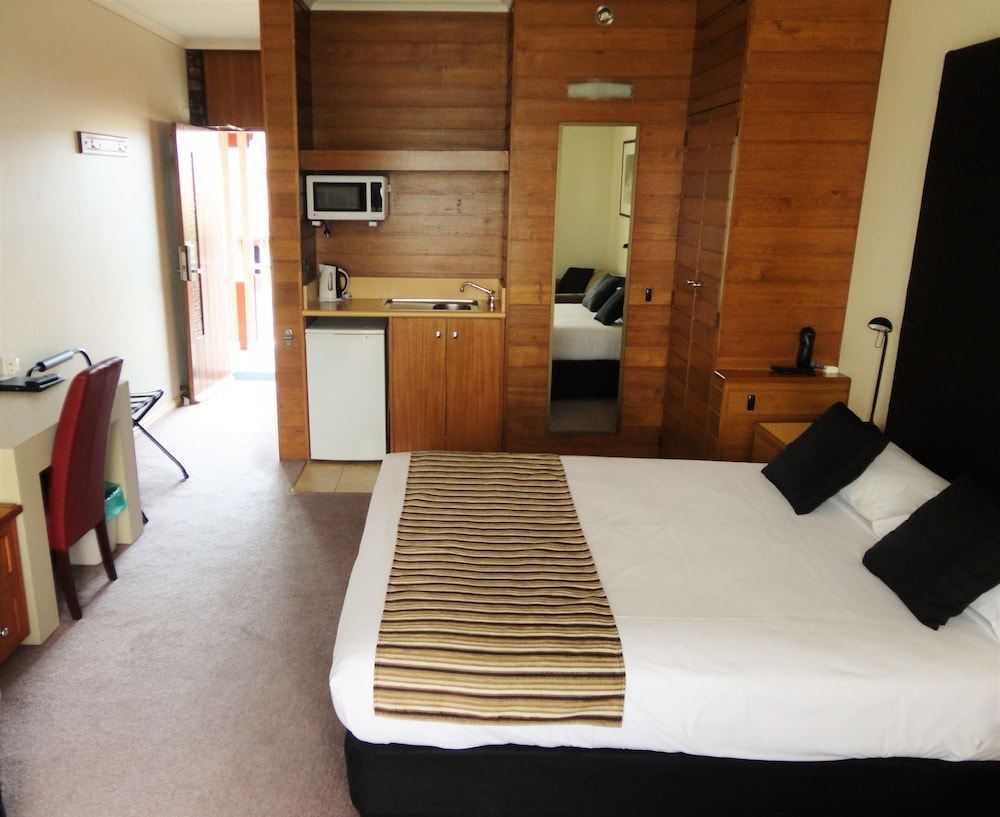 Sovereign Park Motor Inn 19/37