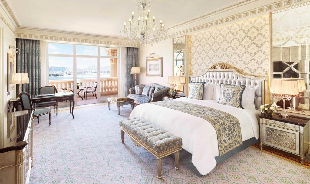 Signature, Palm, Suite, Balcony, Lounge Access
