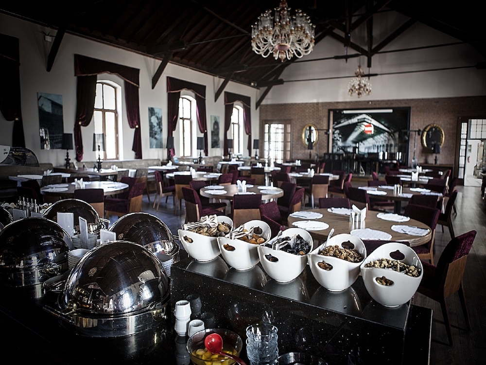 restaurant cafeteria