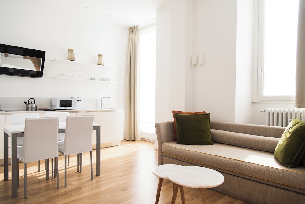 Brera Apartments In San Babila 26/50