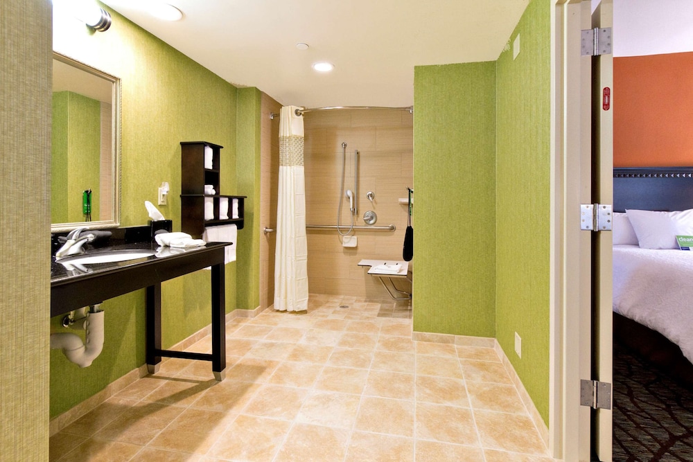 Hampton Inn Asheville Tunnel Road 10/63