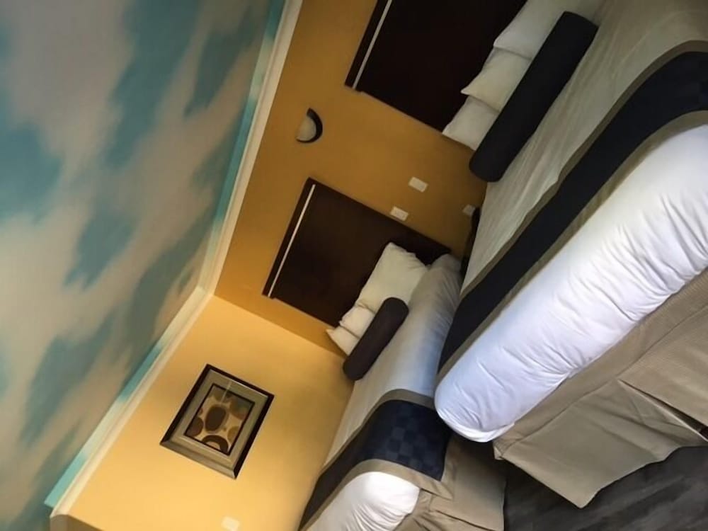 Hollywood Palms Inns & Suites 13/56