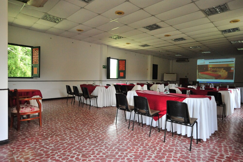 La Floresta Hotel Campestre 36/55