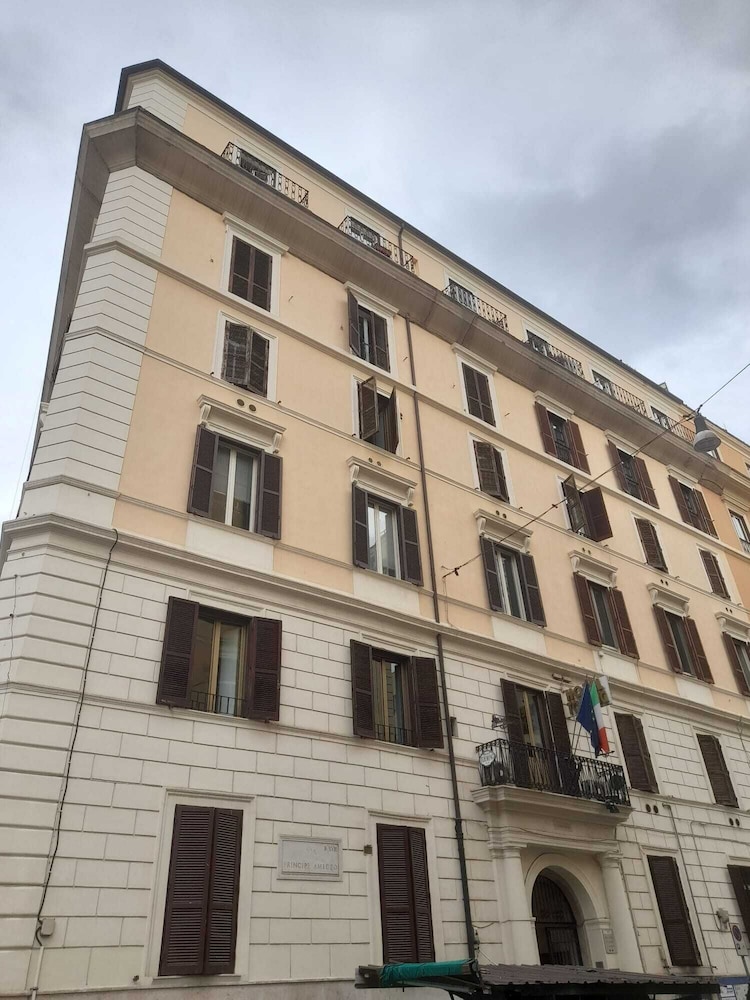 Hotel Touring 2/32