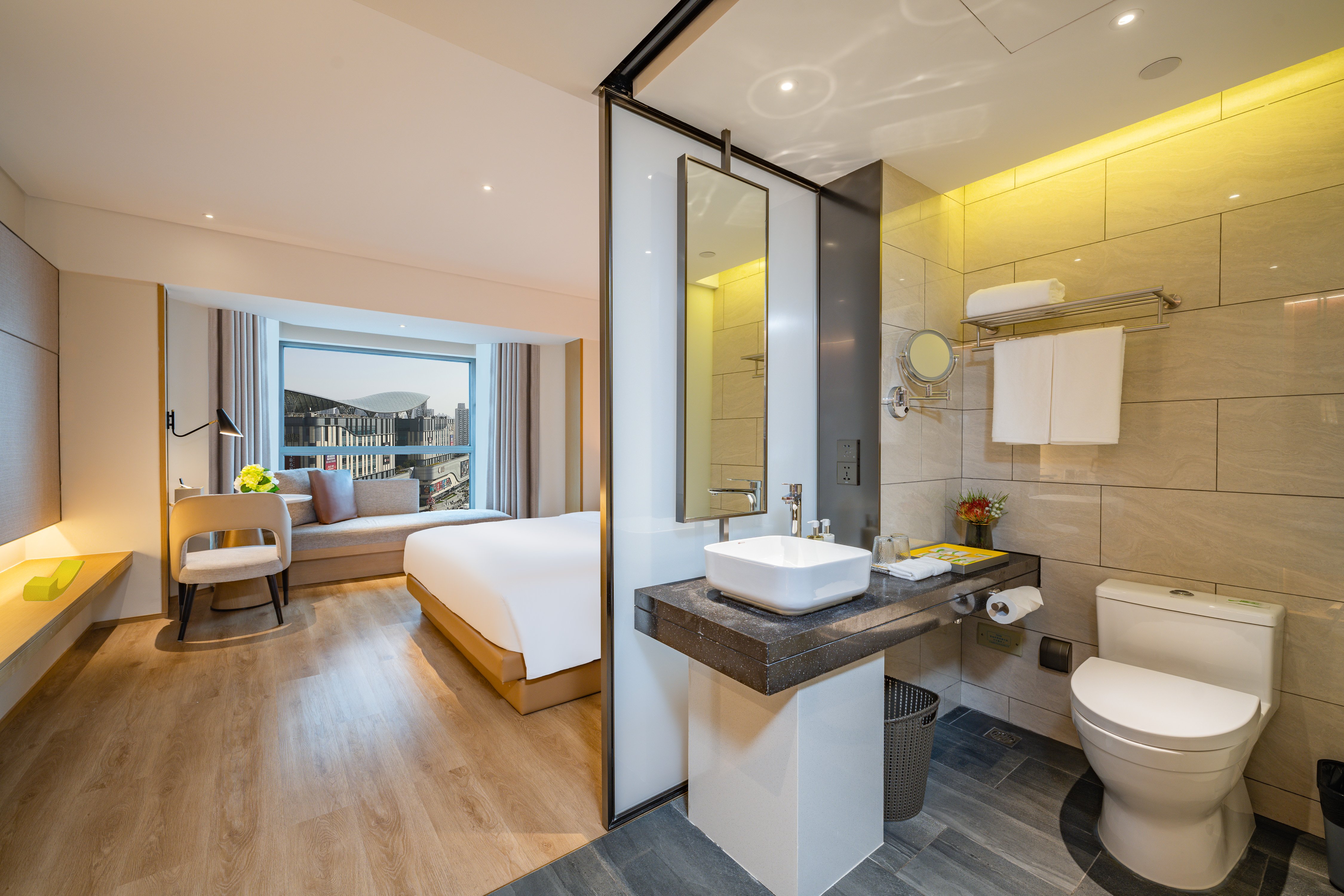 Holiday Inn Shanghai Huaxia 48/50