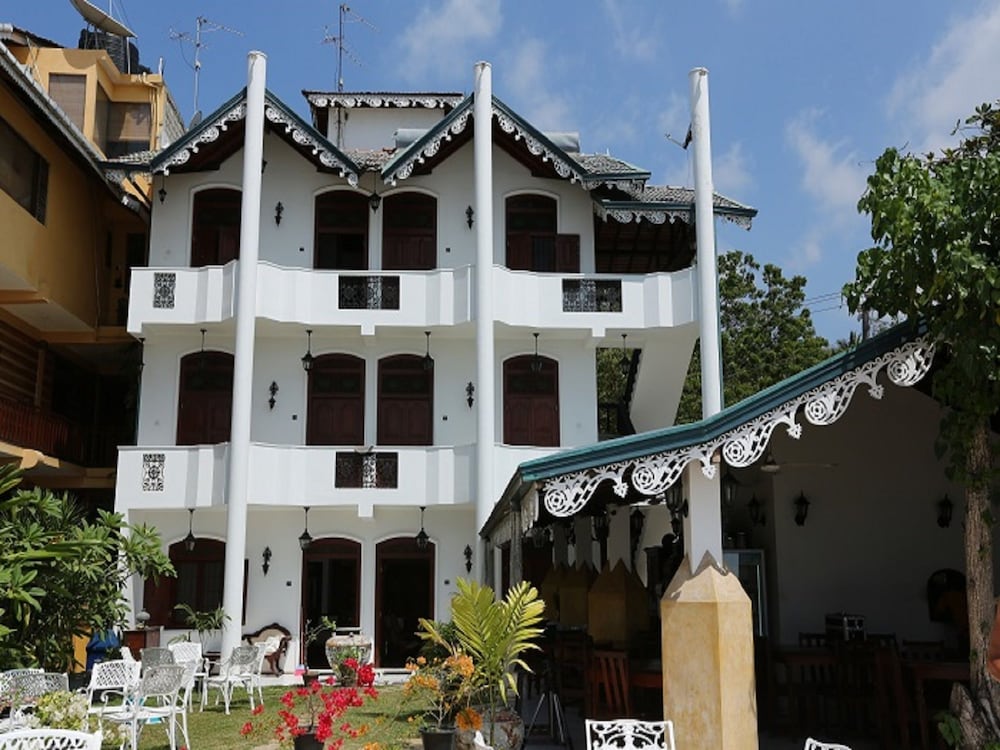 The Villa Hotel 3/42