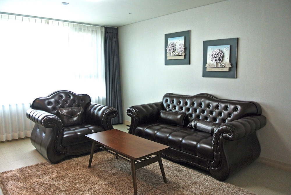 Jeju Noblesse Tourist Hotel 18/31