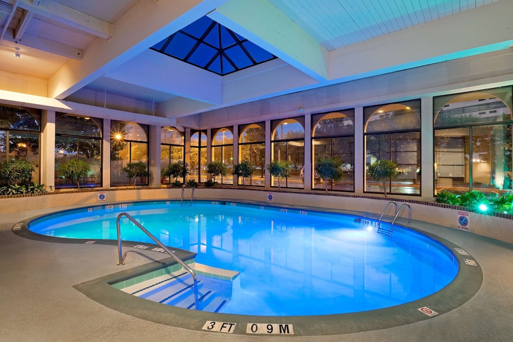 Hotel Belvoir Springfield 3/86