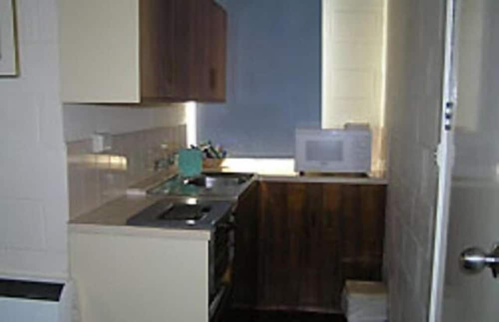 Pathfinder Motel 36/50