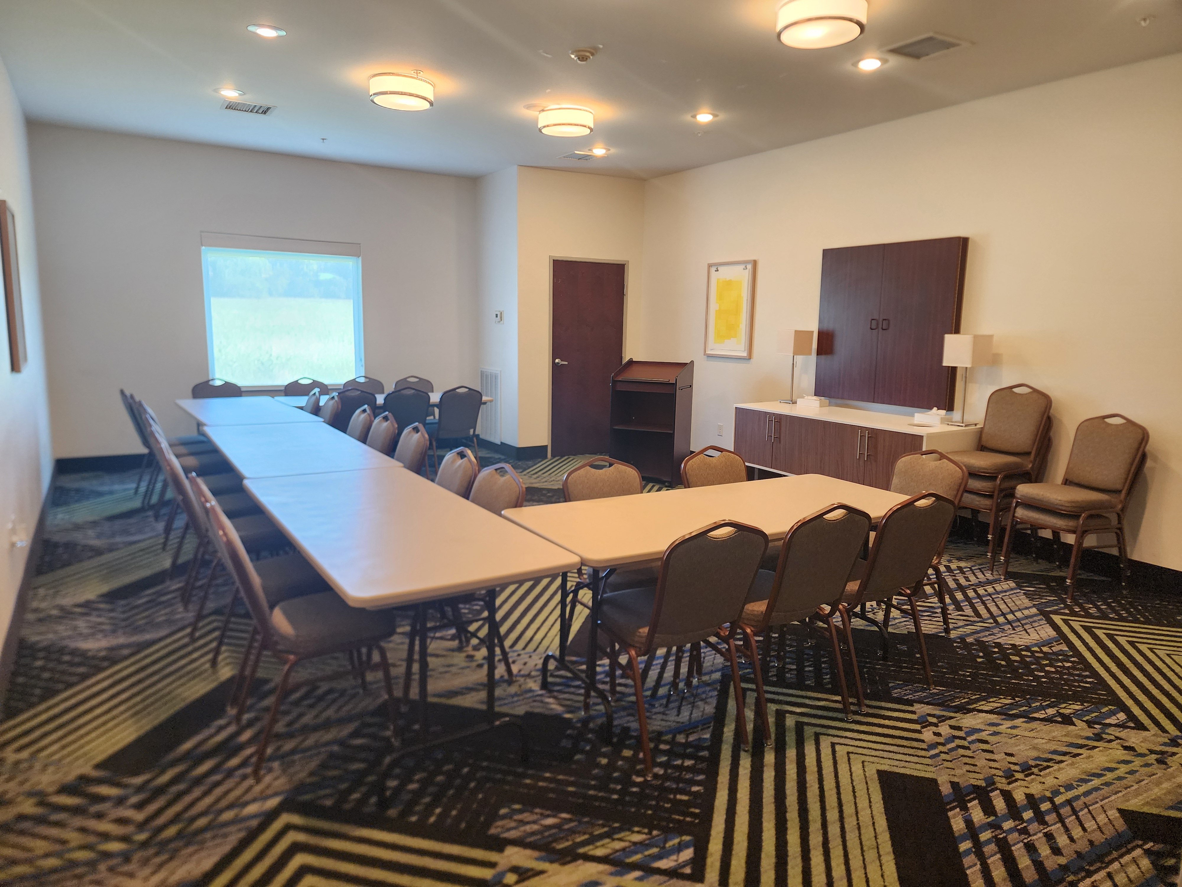 Holiday Inn Express Hotel and Suites Heber Springs 25/30