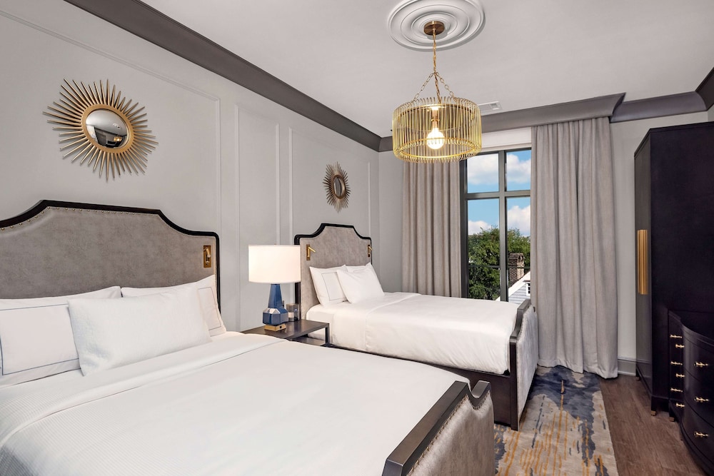 2 BEDROOMS, SUITE, 1 KING AND 2 QUEEN BEDS, SOFA