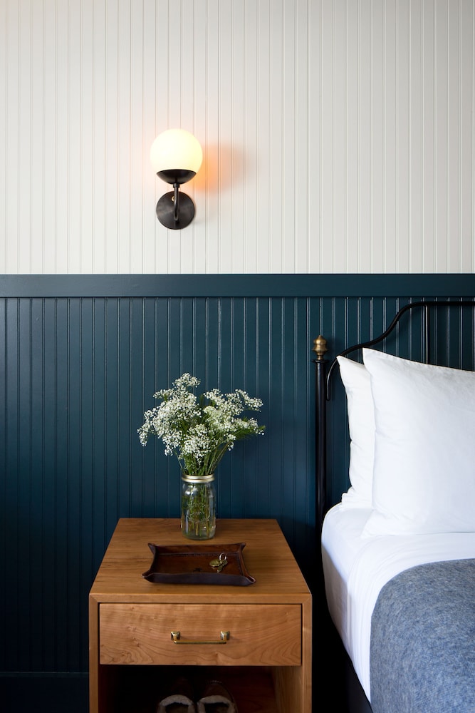 Anvil Hotel 42/65