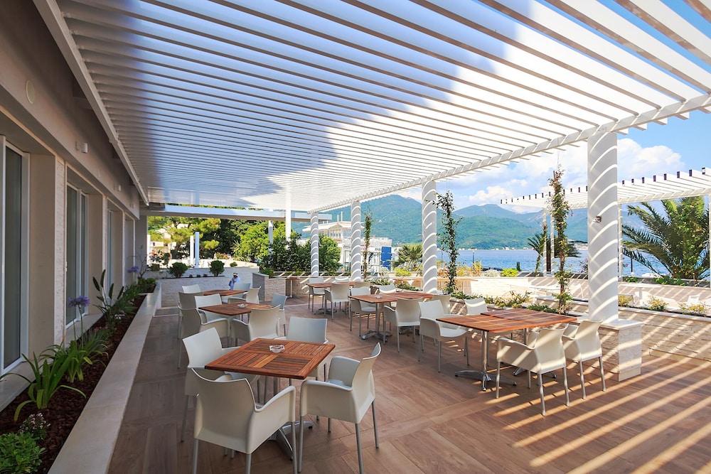 Carine Hotel Delfin 30/40
