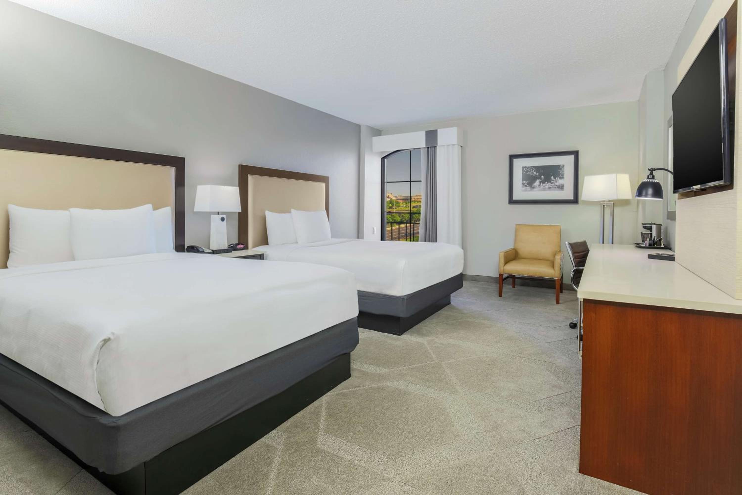 ROOM, 2 QUEEN BEDS, CITY VIEW