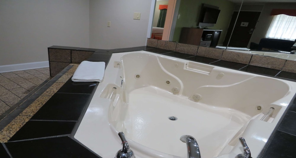 SureStay Plus Hotel by Best Western St Marys Cumberland 18/37