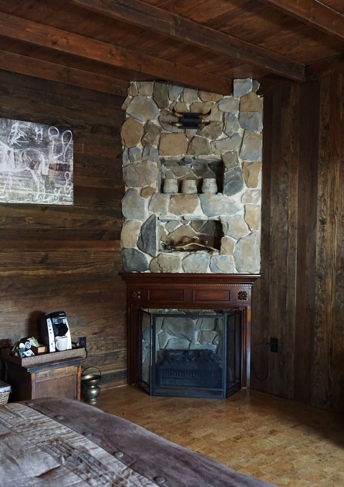 LITCHFIELD INN 33/74