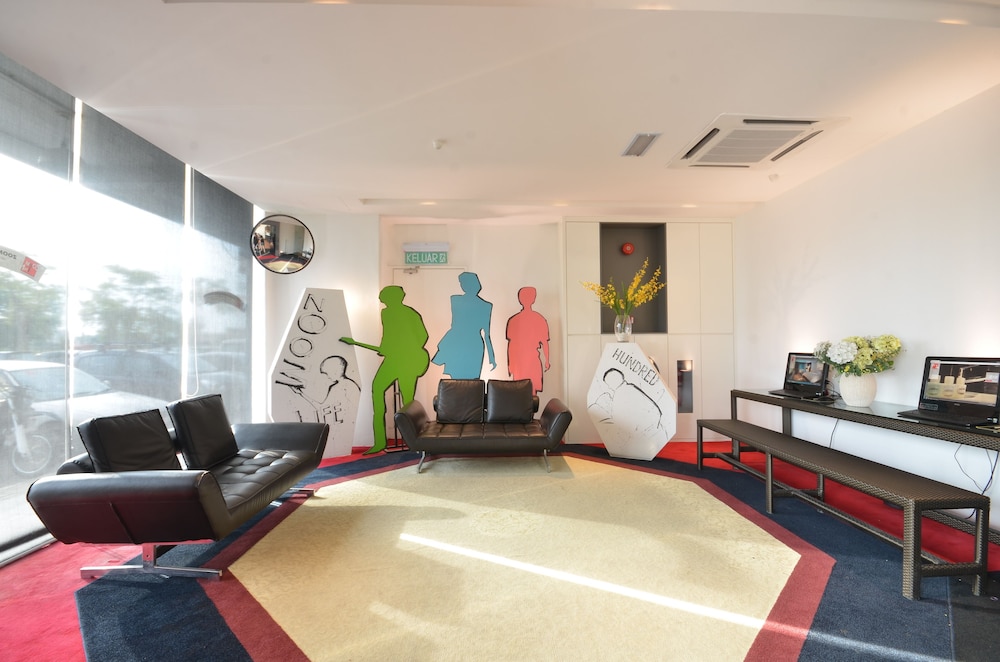Zoom Inn Boutique Hotel 52/62