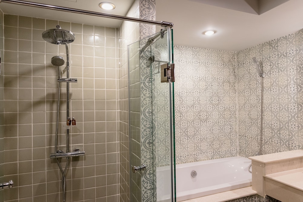 Colonial, Deluxe, Double Bed، Nampiangdin Boutique Hotel 4/5