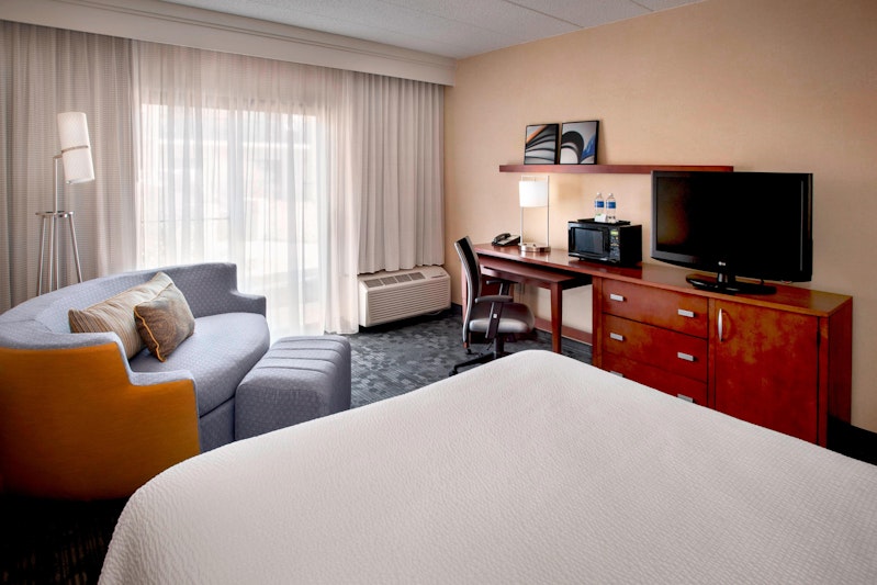 Courtyard by Marriott Hartford Windsor Airport 3/9
