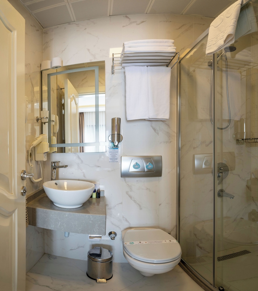 Byzantium Hotel & Suites 47/50