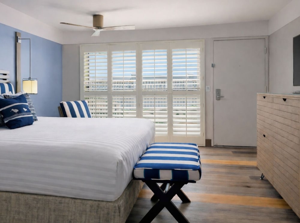 Room, King Bed, Bay View, Accessible