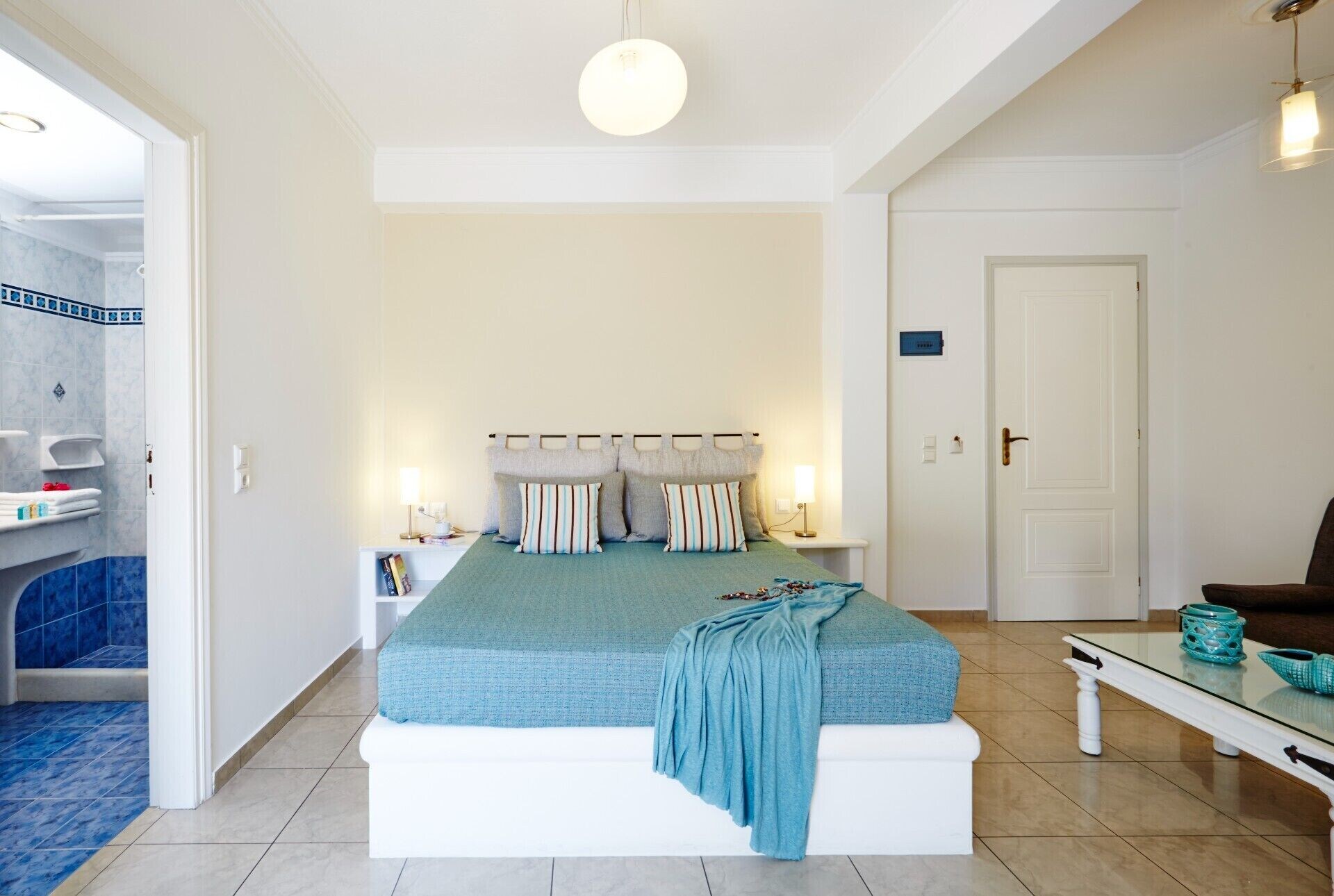 DELUXE, DOUBLE BED, OUTDOOR JETTED TUB