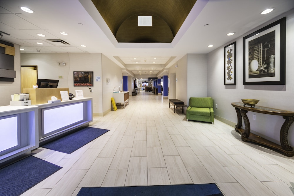 HOLIDAY INN EXPRESS ROCHELLE 7/71