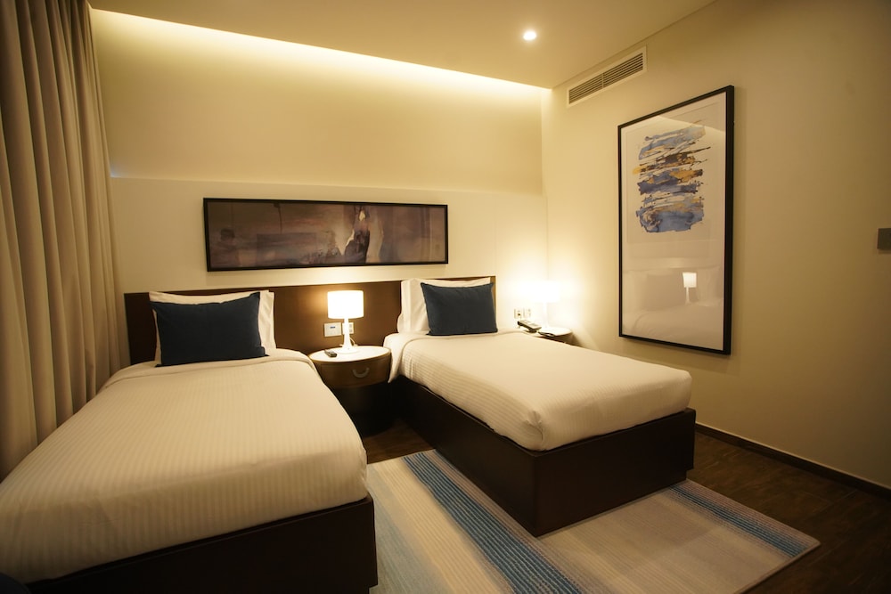 C - Hotel and Suites Doha 16/50