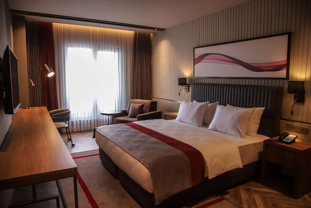 Deluxe, King Bed