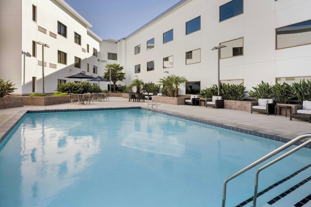 Courtyard Redwood City 25/48