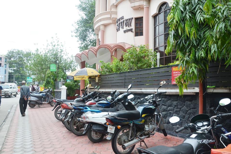 Hotel Apna Avenue 19/20