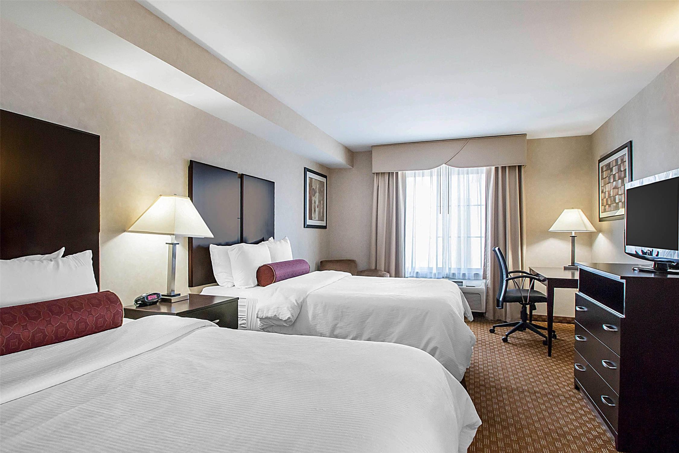 Clarion Inn Elmhurst - Oak Brook near I-88, I-290, I-294 11/43