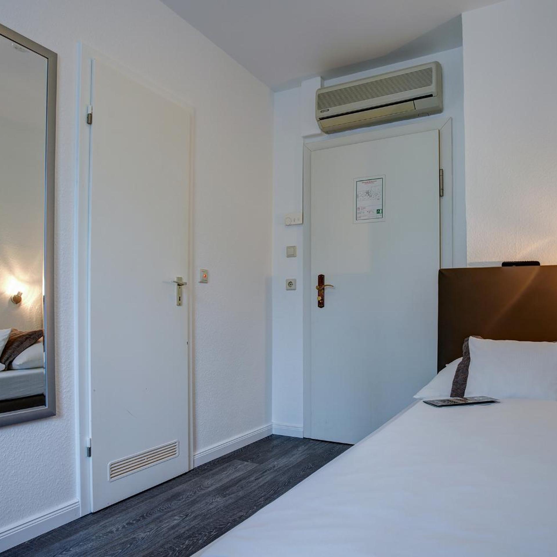 Room, Single