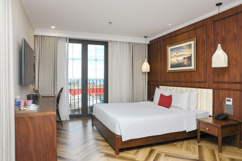 Golden Lotus Luxury Hotel Da Nang 13/50